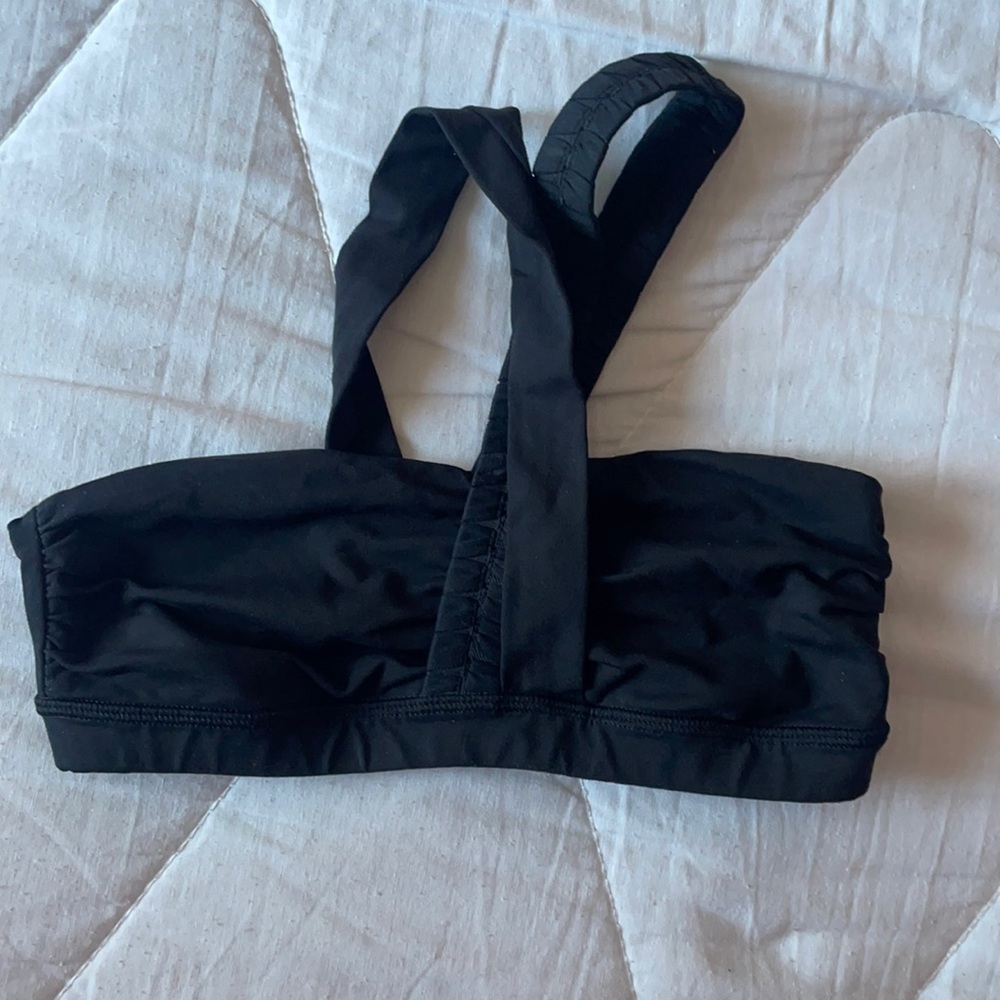 Black lululemon sports bra